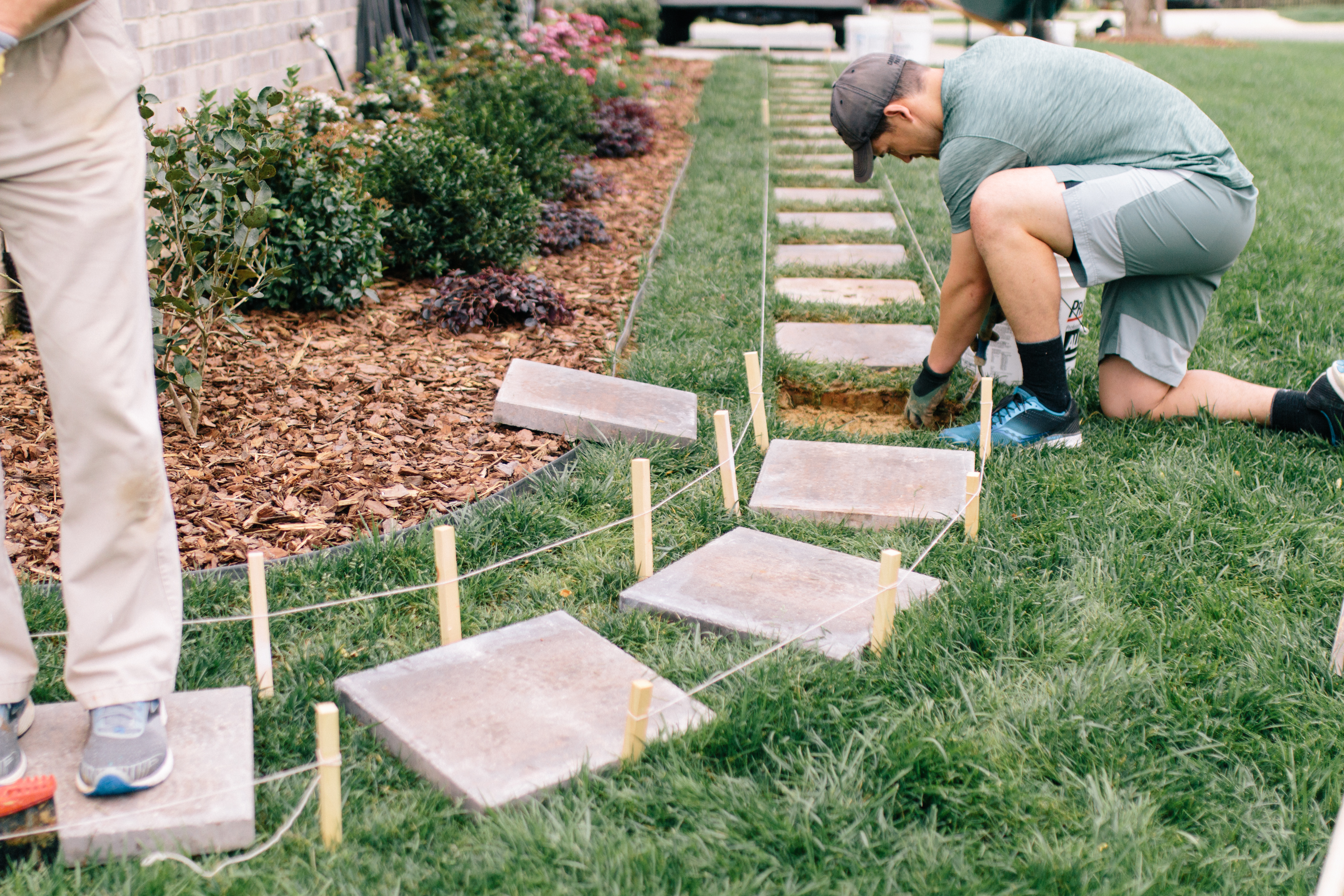 How to Lay a Stepping-Stone Path - Style Souffle